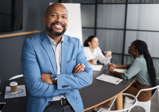 Líder ou gestor? As competências que diferenciam quem inspira